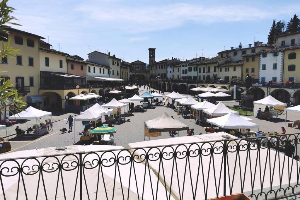 Апартаменты Casa Alda - Magica Vista Sulla Piazza Di Greve Греве-ин-Кьянти Экстерьер фото